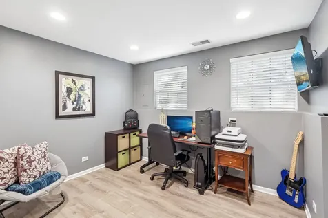 10 Thomas Court Grayslake IL 60030