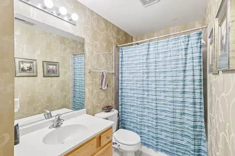 10 Thomas Court Grayslake IL 60030
