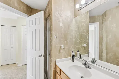 10 Thomas Court Grayslake IL 60030