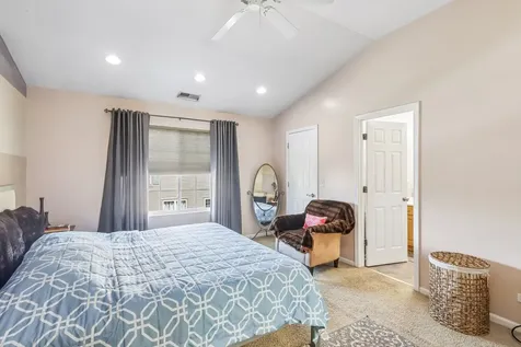 10 Thomas Court Grayslake IL 60030