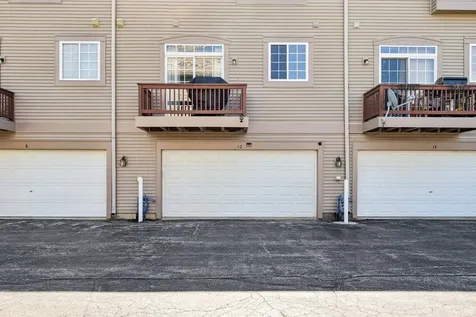 10 Thomas Court Grayslake IL 60030