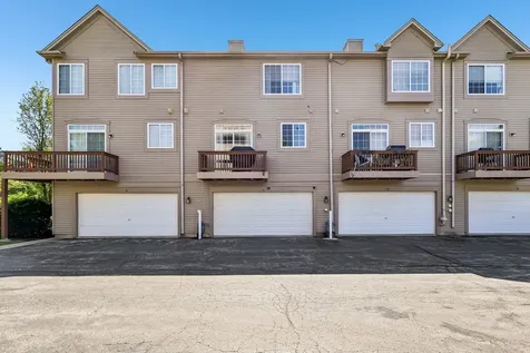 10 Thomas Court Grayslake IL 60030