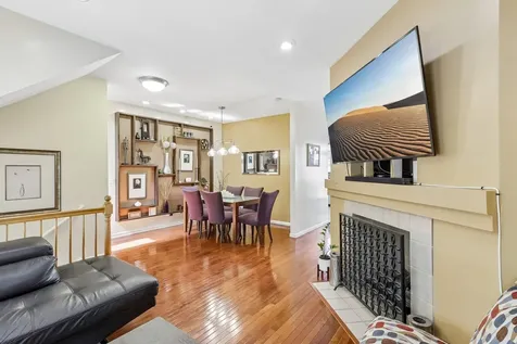 10 Thomas Court Grayslake IL 60030