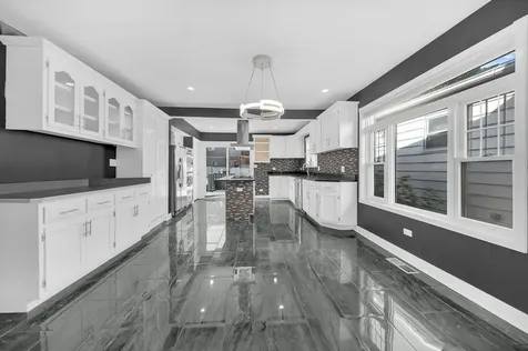 7515 West Douglas Avenue Summit IL 60501
