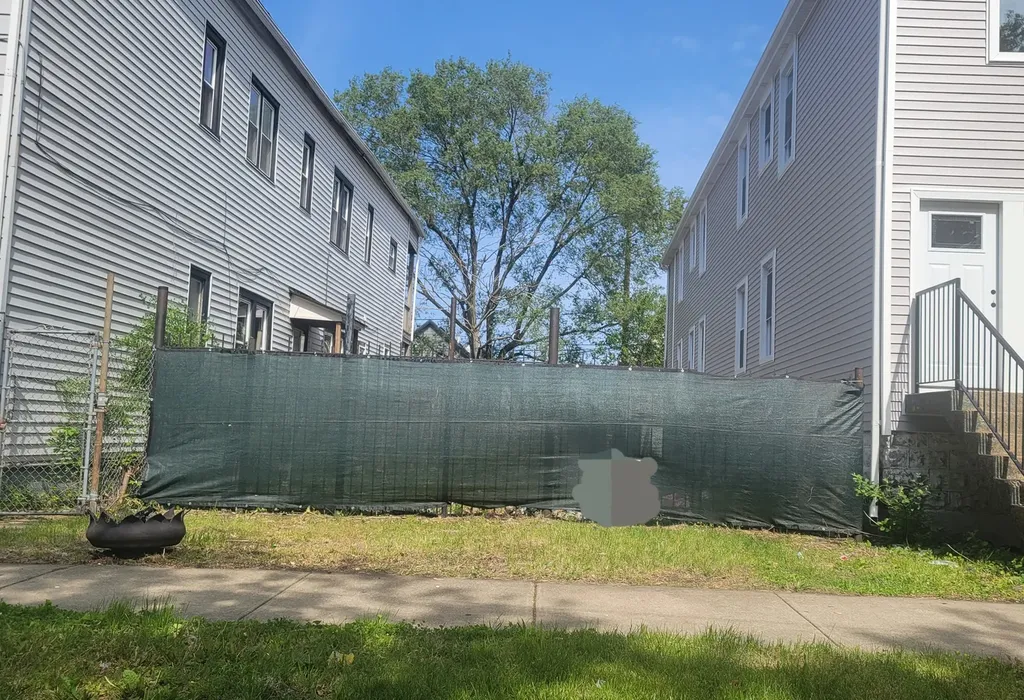 8415 South Mackinaw Avenue Chicago IL 60617