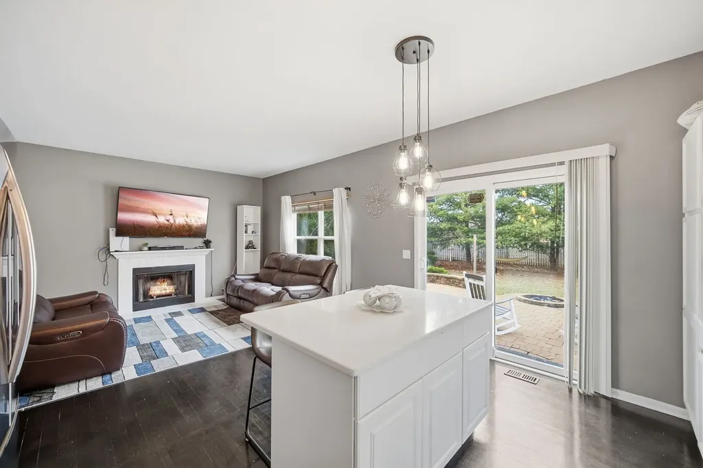 1820 Bluestem Circle Aurora IL 60504