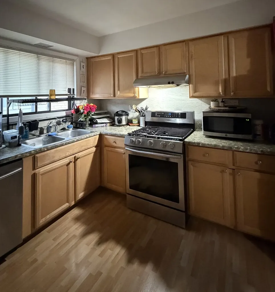 5155 North East River Road Chicago IL 60656