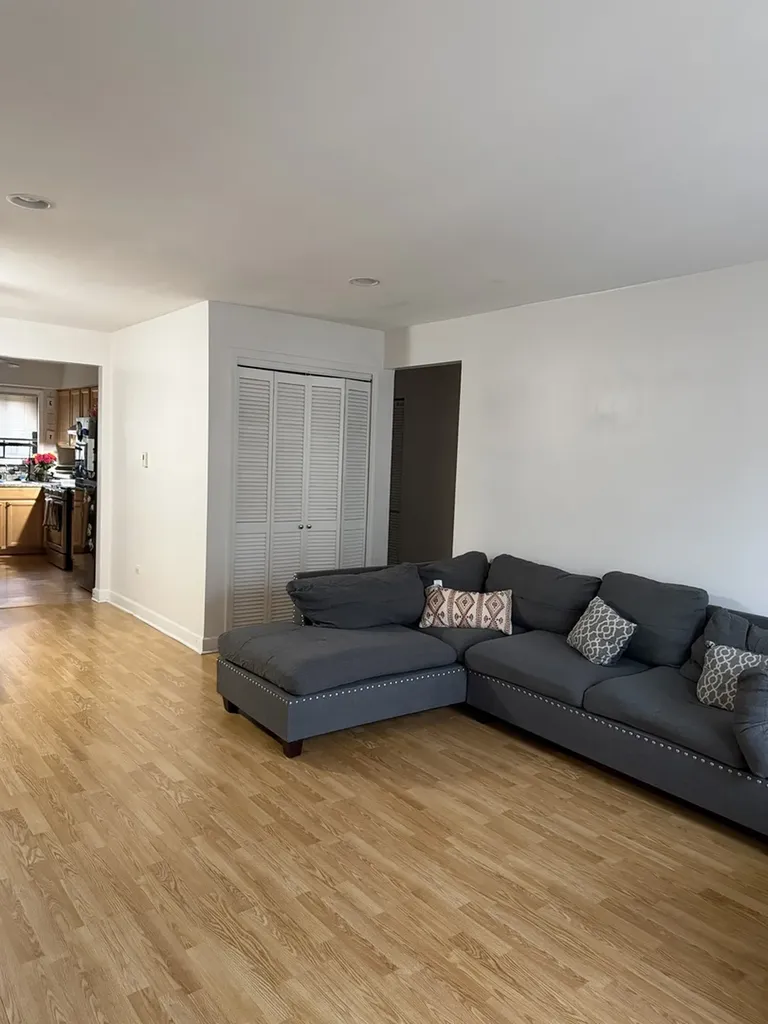 5155 North East River Road Chicago IL 60656