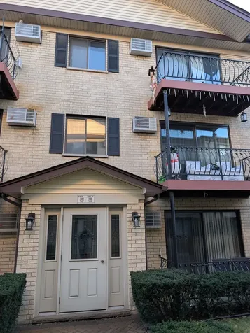 5155 North East River Road Chicago IL 60656