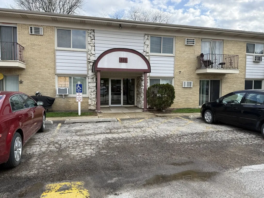 501 Carlysle Drive Clarendon Hills IL 60514