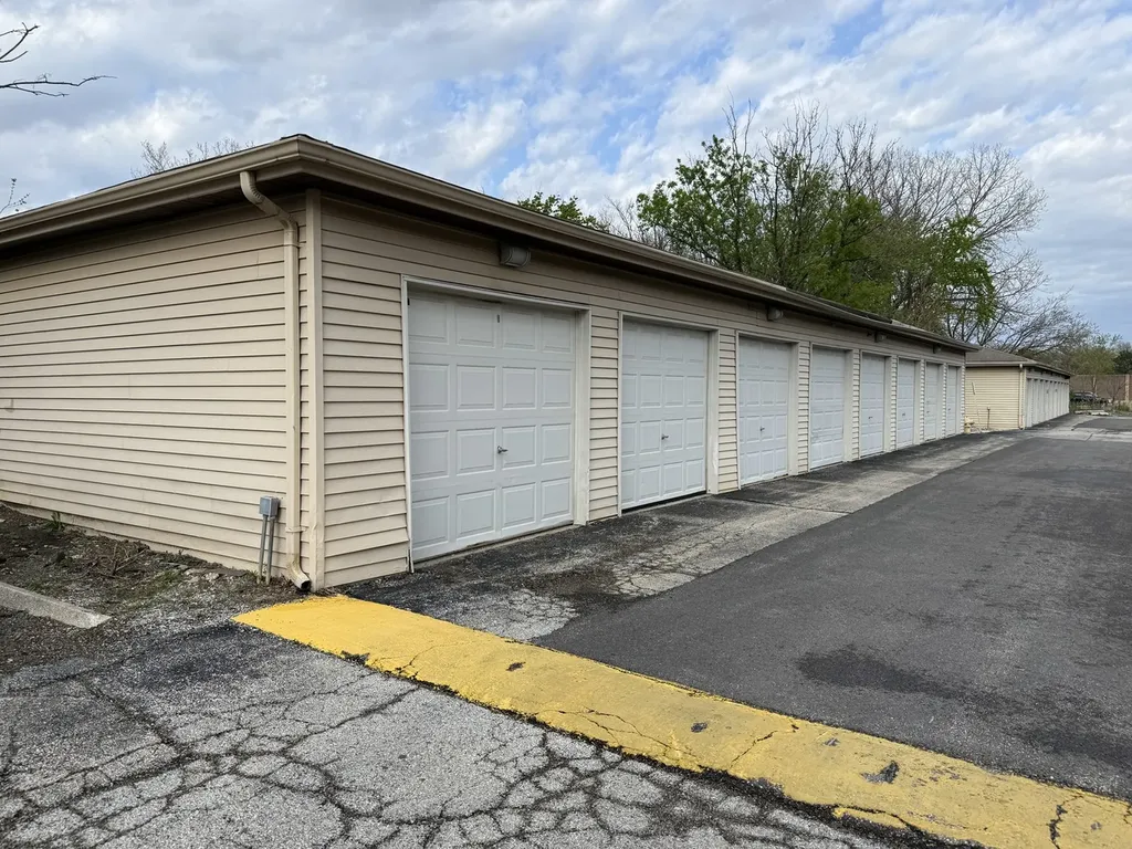 501 Carlysle Drive Clarendon Hills IL 60514