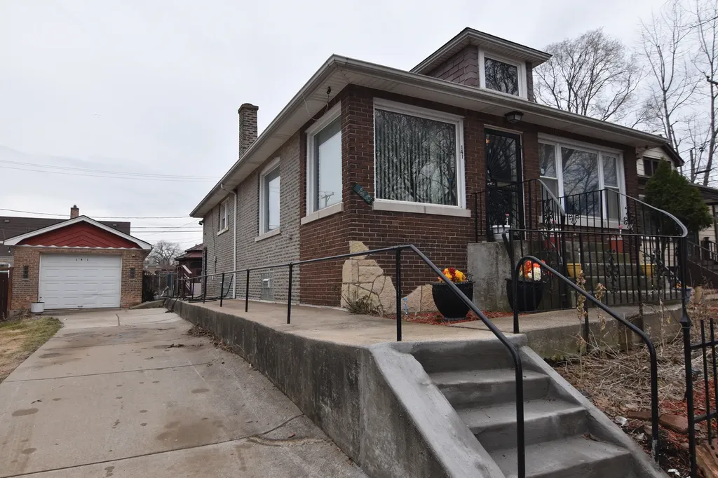 141 West 124th Street Chicago IL 60628