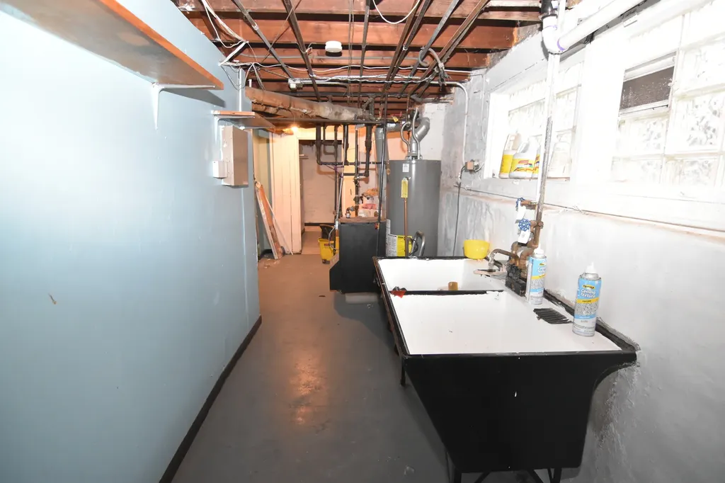141 West 124th Street Chicago IL 60628