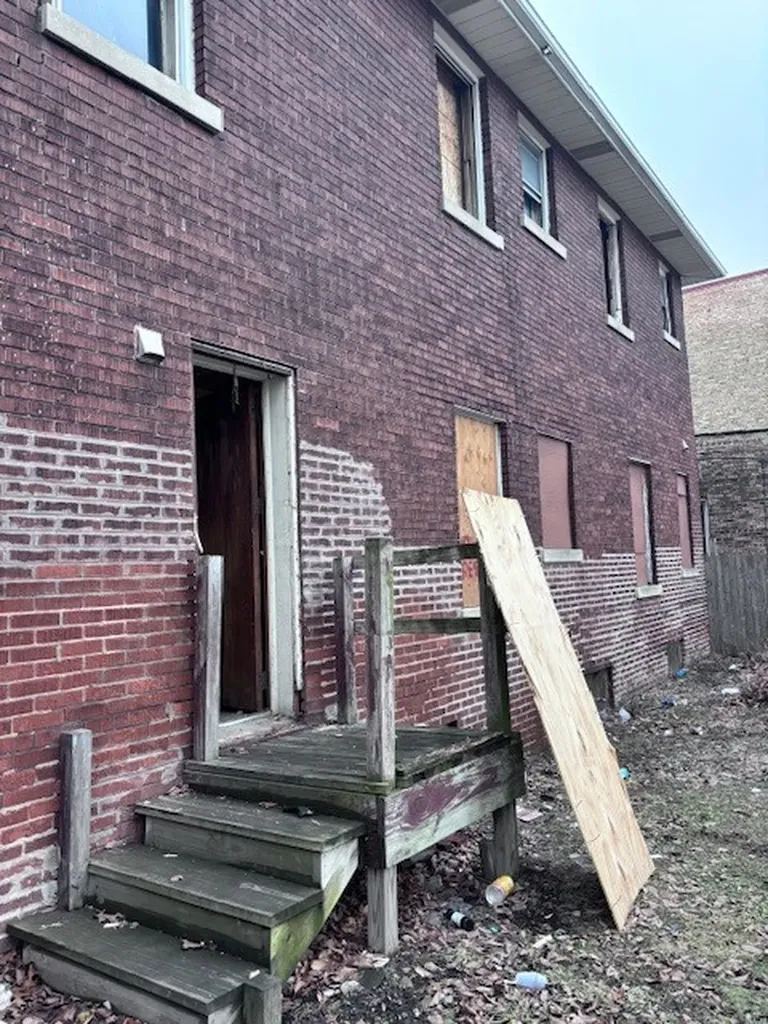 2412 High Street Blue Island IL 60406
