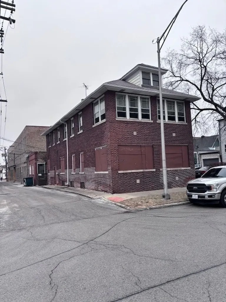 2412 High Street Blue Island IL 60406