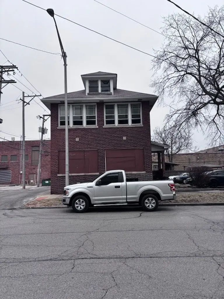 2412 High Street Blue Island IL 60406