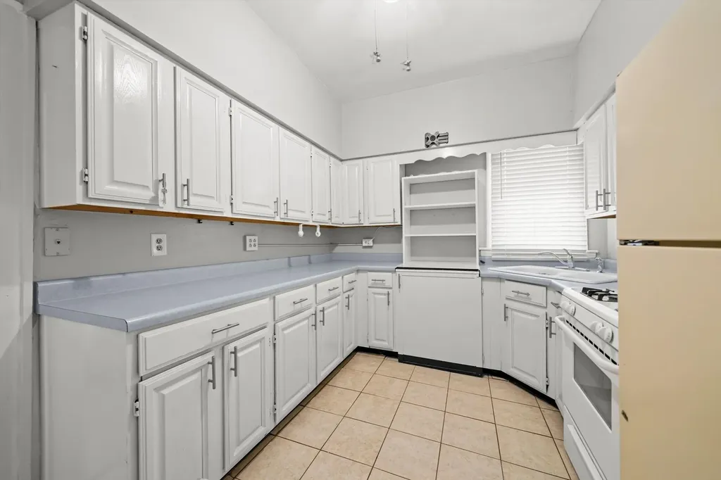 6058 South Massasoit Avenue Chicago IL 60638