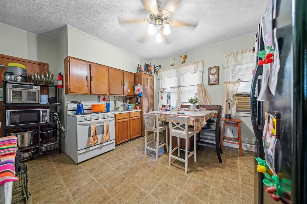 6058 South Massasoit Avenue Chicago IL 60638