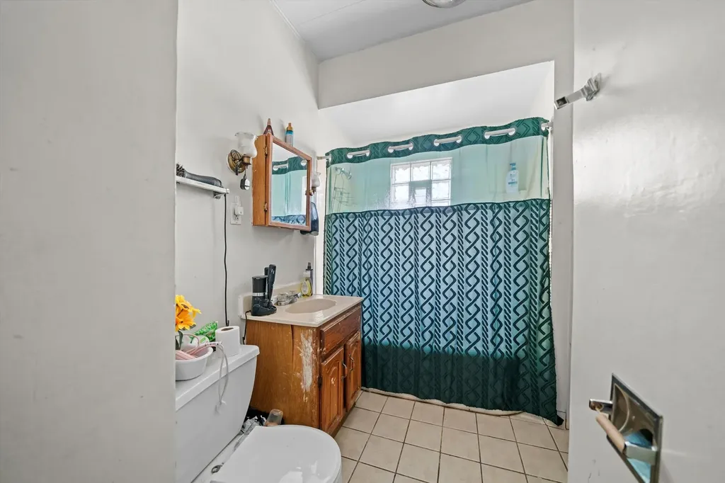 6058 South Massasoit Avenue Chicago IL 60638