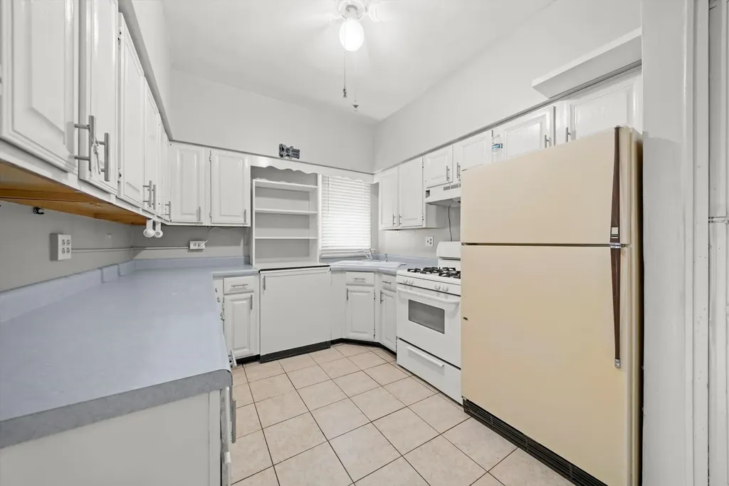 6058 South Massasoit Avenue Chicago IL 60638