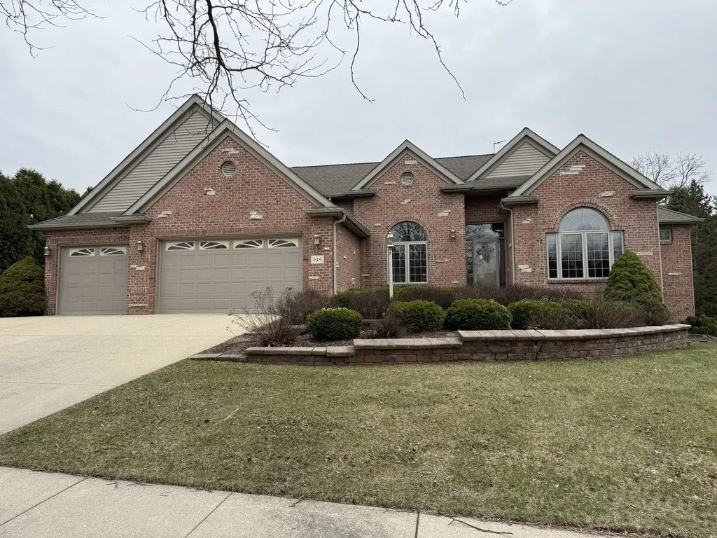 649 Roxbury Road Rockford IL 61107