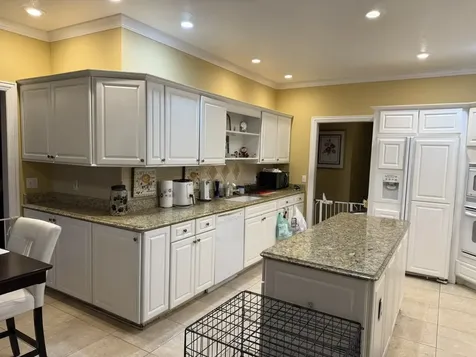 649 Roxbury Road Rockford IL 61107