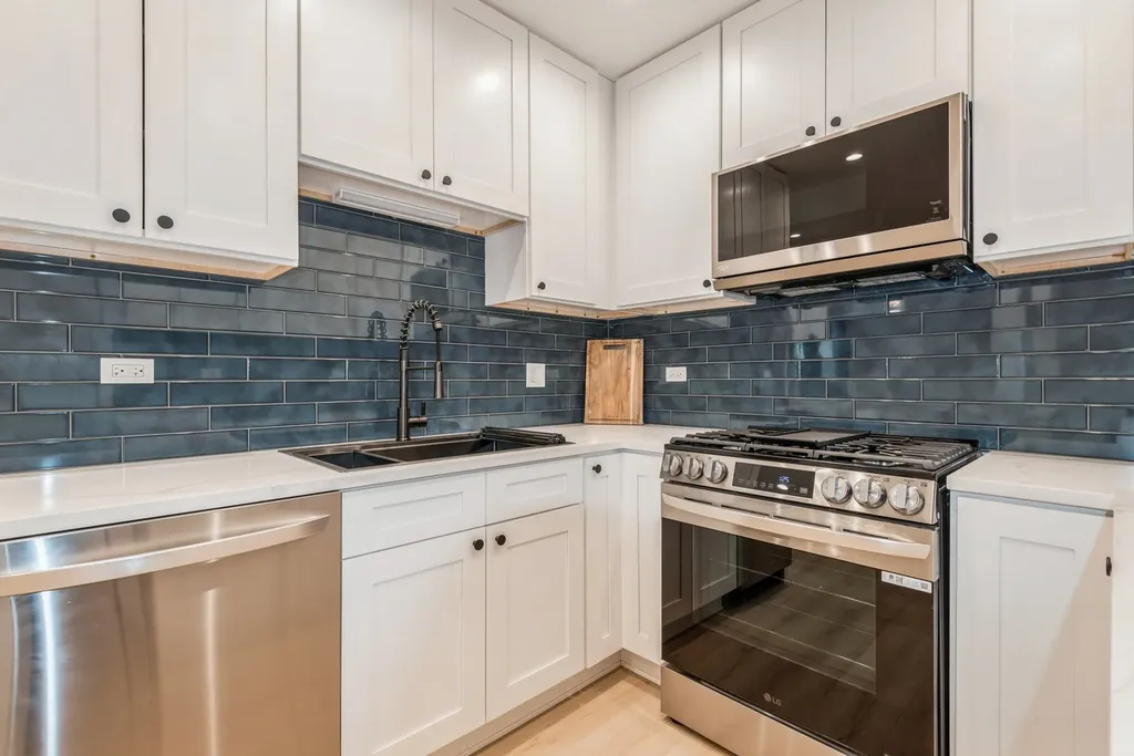 1535 West Estes Avenue Chicago IL 60626
