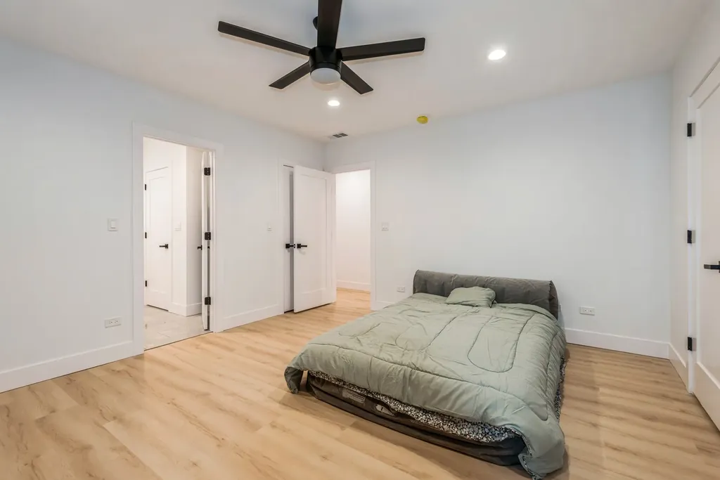 1535 West Estes Avenue Chicago IL 60626