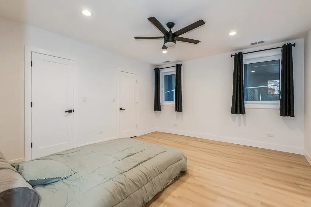 1535 West Estes Avenue Chicago IL 60626