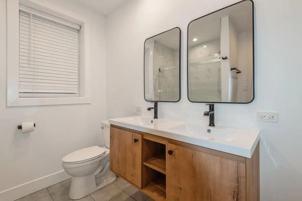 1535 West Estes Avenue Chicago IL 60626