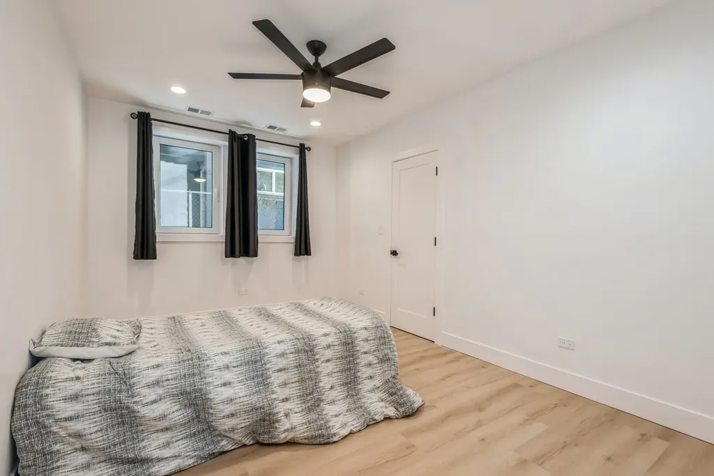 1535 West Estes Avenue Chicago IL 60626