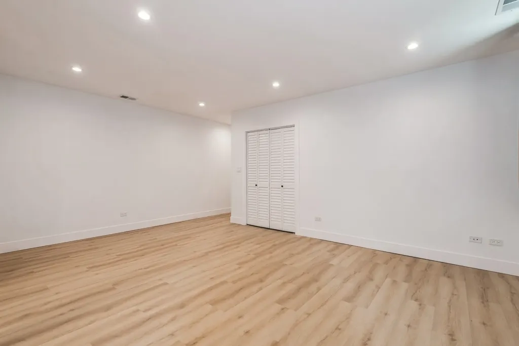 1535 West Estes Avenue Chicago IL 60626