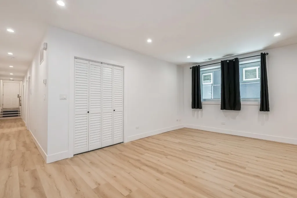 1535 West Estes Avenue Chicago IL 60626