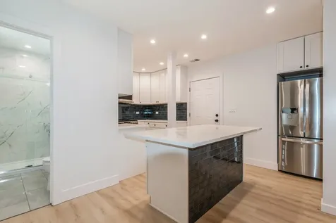 1535 West Estes Avenue Chicago IL 60626