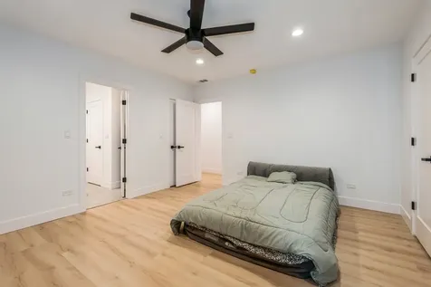 1535 West Estes Avenue Chicago IL 60626