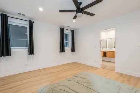 1535 West Estes Avenue Chicago IL 60626