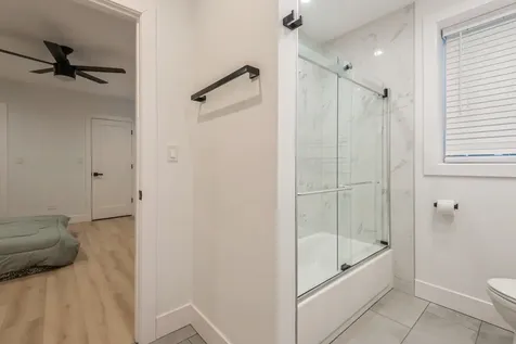 1535 West Estes Avenue Chicago IL 60626
