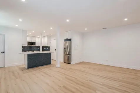 1535 West Estes Avenue Chicago IL 60626