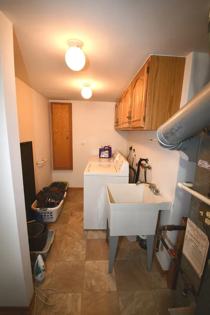 1S045 Spring Road Oakbrook Terrace IL 60181