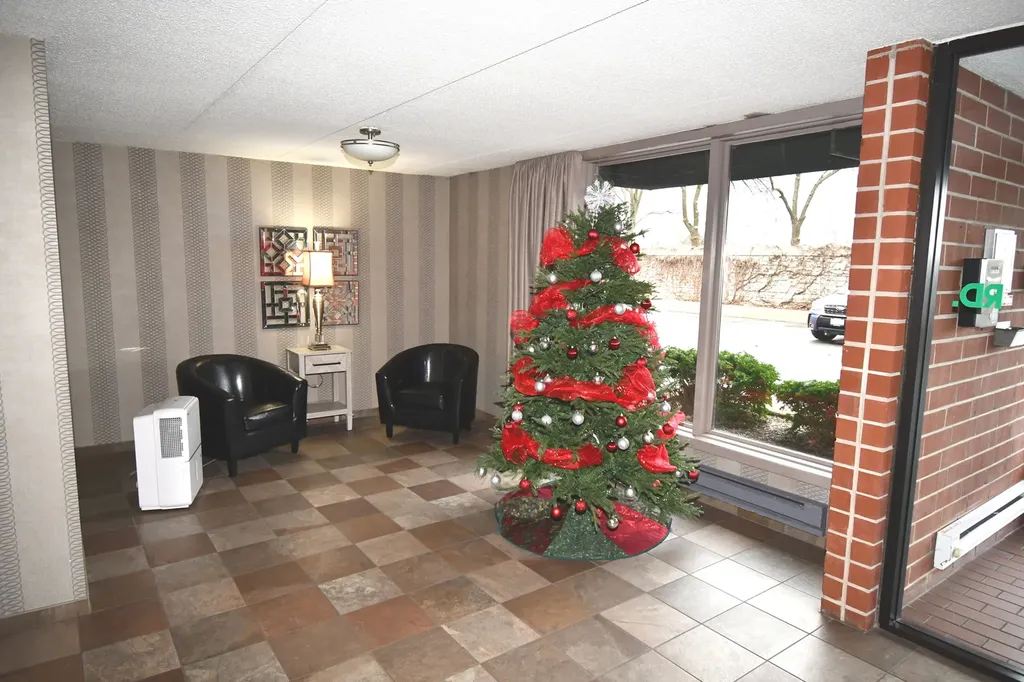 1S045 Spring Road Oakbrook Terrace IL 60181