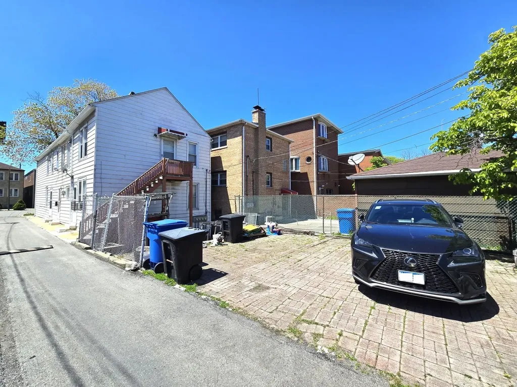 2631 South Shields Avenue Chicago IL 60616