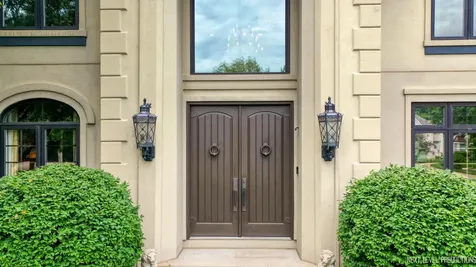 203 Settlers Court Naperville IL 60565