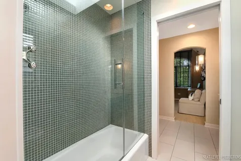 203 Settlers Court Naperville IL 60565