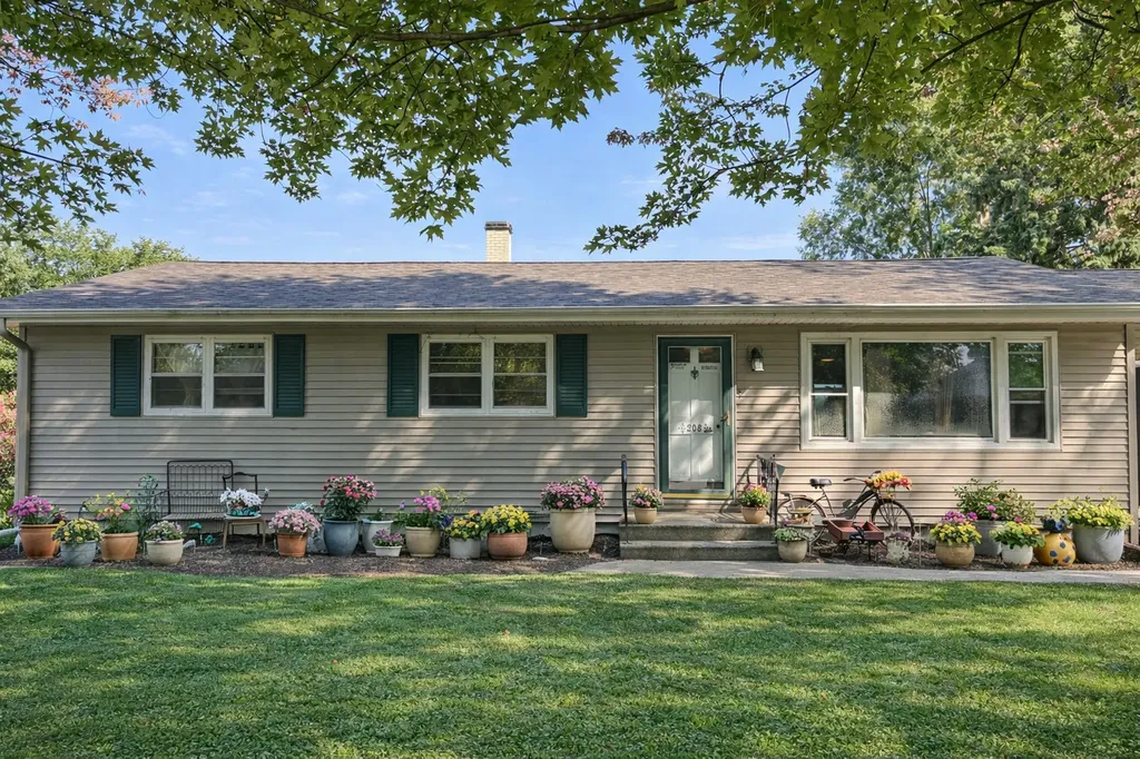 208 North Wabena Avenue Minooka IL 60447