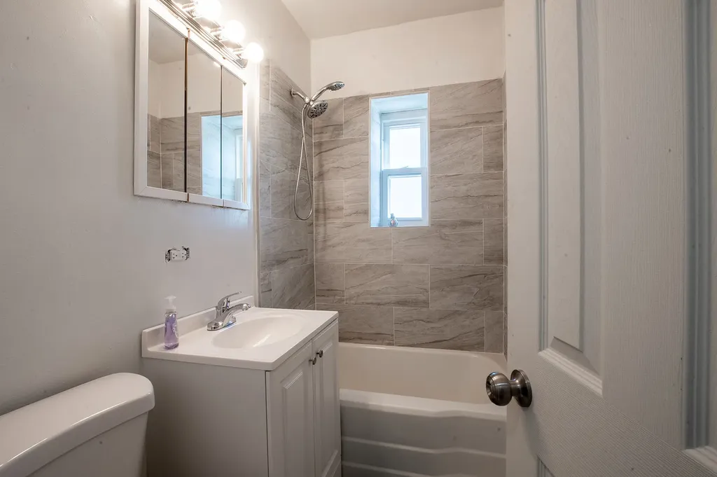 3948 West Congress Parkway Chicago IL 60624