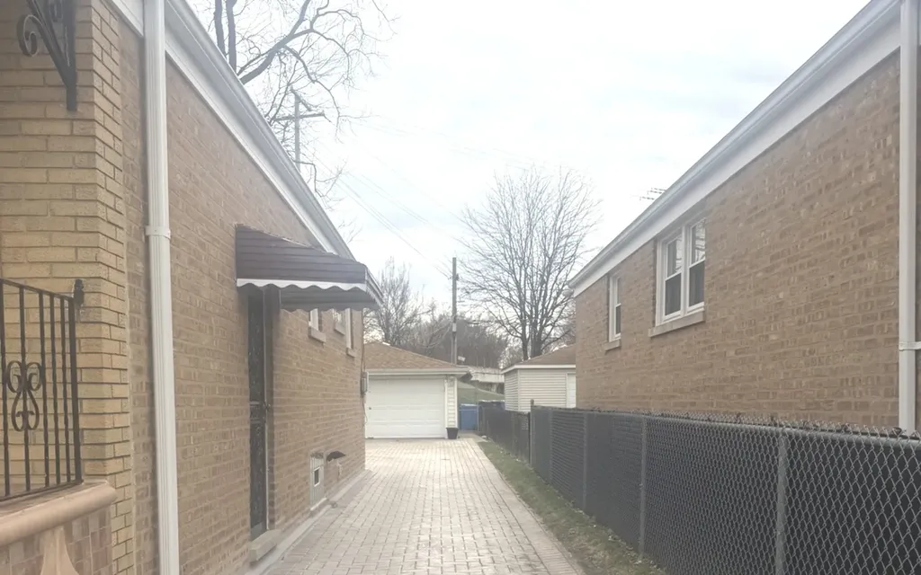 2553 West 82nd Place Chicago IL 60652