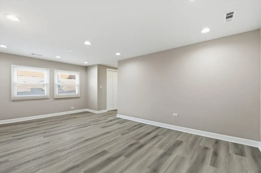 8305 South Maryland Avenue Chicago IL 60619