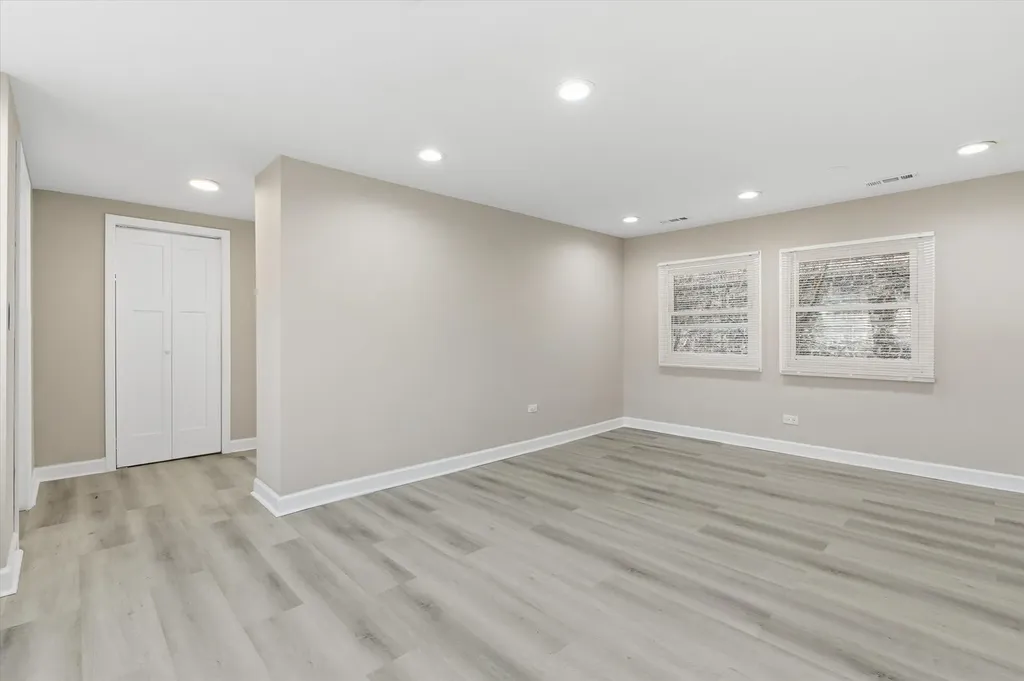 8305 South Maryland Avenue Chicago IL 60619