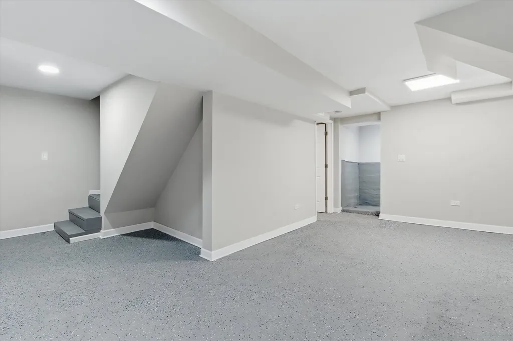 8305 South Maryland Avenue Chicago IL 60619