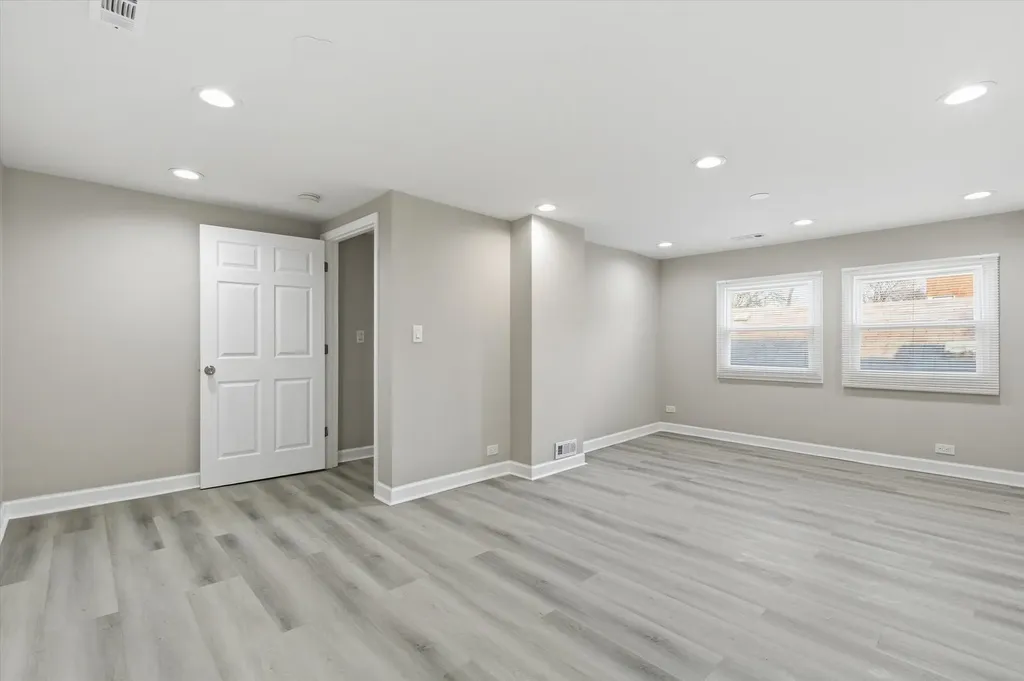 8305 South Maryland Avenue Chicago IL 60619